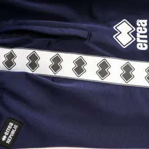 Pantalón de chándal mujer Errea essential banda image-2