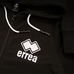 Sudadera con capucha Errea essential embroidery image-2