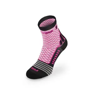 p963x290-socken-r2-mission-schwarz-weiss-rosa