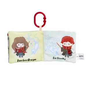 Livre pour enfant Rainbow Designs Hogwarts Express Soft Book image-2