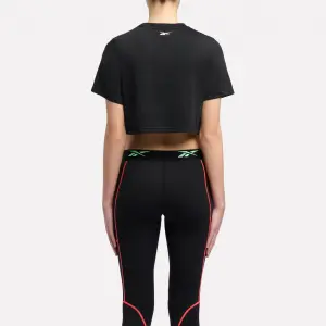 Γυναικείο T-shirt Reebok Sloan Core Crop Top image-1
