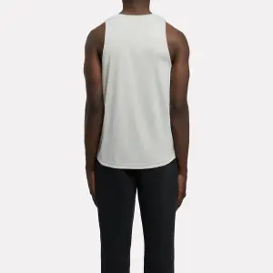 Tampo do tanque Reebok BB image-1