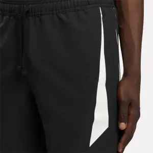 Korte Reebok Legends image-3