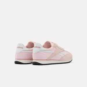 Buty sportowe damskie Reebok World 70 image-2