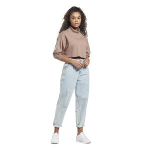 product/r/e/reebok_ht7861_4_apparel_on_model_side_view_white.jpg