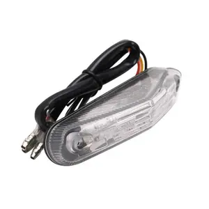 Triangulär baklykta med skyltbelysning Replay image-0