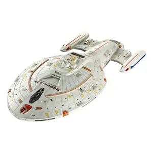Modello di figura 1/670 u.s.s. voyager Revell Star Trek