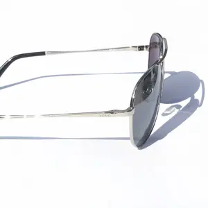 Lunettes de soleil femme Revo Relay image-3