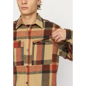 Shirt Revolution Utility image-2