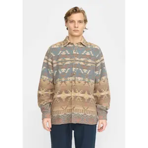 Loose shirt Revolution image-1