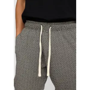 Short Revolution Jaquard image-3