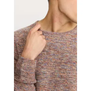 Sweater Revolution image-4