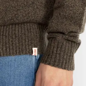 Sweater Revolution image-4
