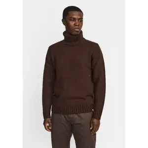 Sweater Revolution image-2