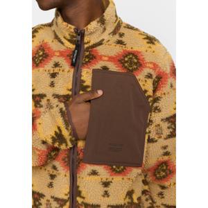 Polar Revolution image-3