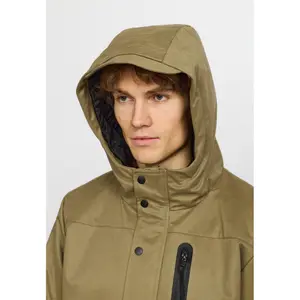 Parka Revolution image-3