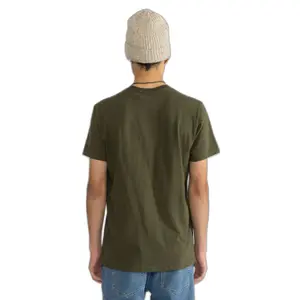 Camiseta con nuestra marca r en el pecho Revolution image-3