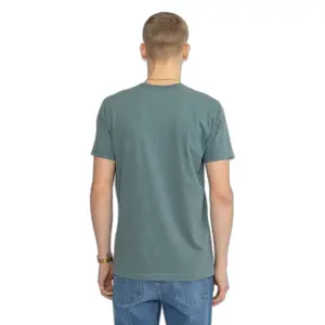 Camiseta con nuestra marca r en el pecho Revolution image-3