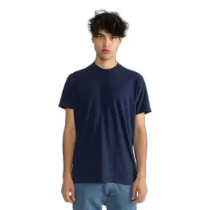 Camiseta con nuestra marca r en el pecho Revolution image-1