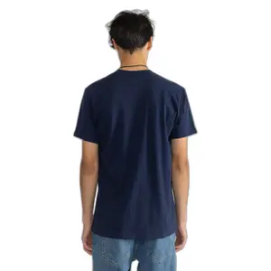 Camiseta con nuestra marca r en el pecho Revolution image-3
