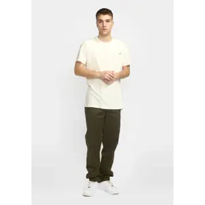 T-Shirt mit Tasche, klassische Passform Revolution Application image-0