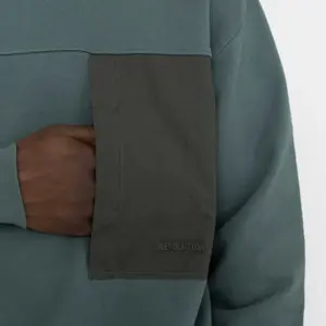 Sweatshirt col rond coupe ample avec poche poitrine Revolution image-3