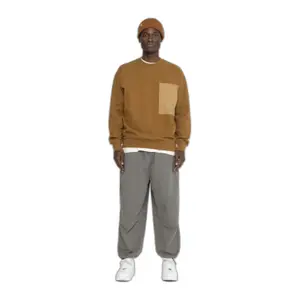 Sweatshirt col rond coupe ample avec poche poitrine Revolution image-1