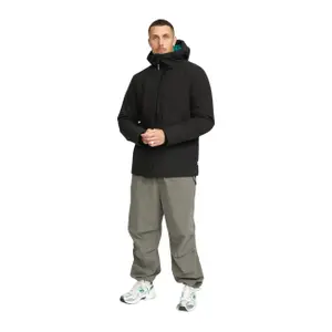 Chaqueta Revolution Tech image-1