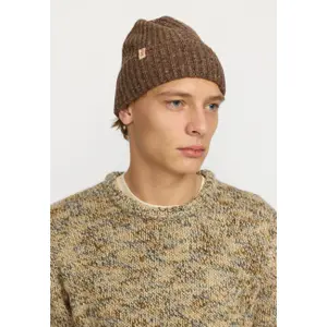 Beanie with small crease Revolution image-1