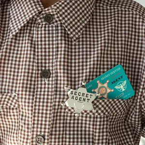 Badge et carte d'identité en métal Rex London image-2