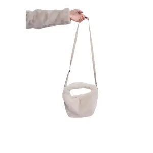 Umhängetasche aus Kunstfell Damen Rino & Pelle Cheryl image-0