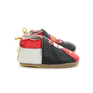 932400-10-10-chaussons-bebe-garcon-robeez-fireman-crepe-marine