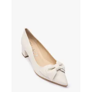 Leather court shoes with bow for women Ryłko Joan image-3