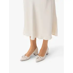 Leather court shoes with bow for women Ryłko Joan image-4