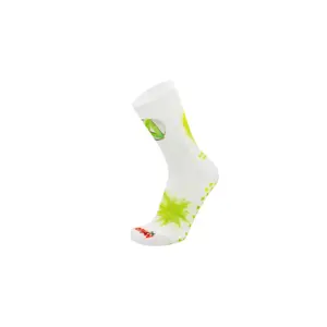 1846001-ein-paar-socken-mit-berggeist-rywan-no-limit-graphik-think-green