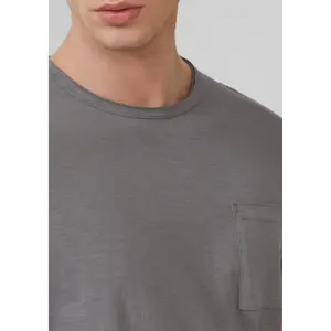T-shirt από φανέλα με τσέπη στο στήθος και ακατέργαστες άκρες s.Oliver image-3