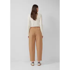 Γυναικείο παντελόνι Relaxed Fit από ελαστικό βαμβάκι με Barrel Leg s.Oliver image-4