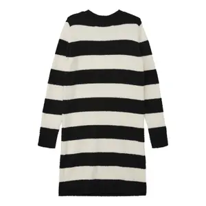 Robe curta em malha aspecto bouclé com mangas longas rapariga s.Oliver image-0