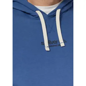 Sweatshirt à capuche avec imprimé mousse et détail logo s.Oliver image-3