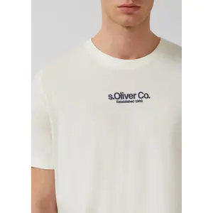 T-shirt από ζέρσεϊ με στρογγυλή λαιμόκοψη και τυπωμένο λογότυπο s.Oliver image-3
