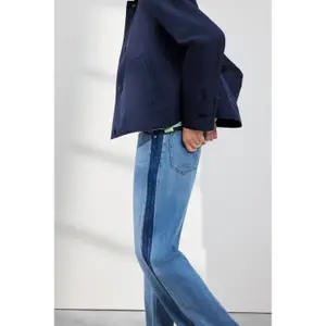 Lässige Boyfriend Jeans mit geradem Bein und kontrastierenden Streifen für Frauen s.Oliver Beth image-2