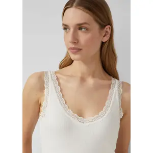 Γυναικείο T-shirt από ελαστική ζέρσεϊ με V λαιμόκοψη και λεπτομέρειες από δαντέλα s.Oliver image-3