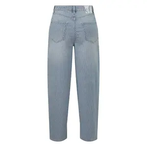 Reguläre Passform Jeans mit leicht elastischen Barrel-Beinen für Frauen s.Oliver Ankle image-1