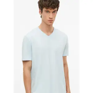 T-shirt μαλακό με V λαιμόκοψη από βαμβακερό jersey με λεπτομέρεια λογότυπου s.Oliver image-3