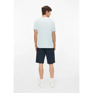 T-shirt μαλακό με V λαιμόκοψη από βαμβακερό jersey με λεπτομέρεια λογότυπου s.Oliver image-4