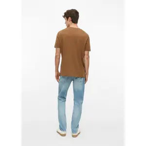 T-shirt μαλακό με V λαιμόκοψη από βαμβακερό jersey με λεπτομέρεια λογότυπου s.Oliver image-4