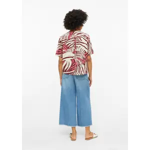 Blusa fluida em viscose misturada com franzidos e estampado integral gola redonda corte amplo mulher s.Oliver image-4