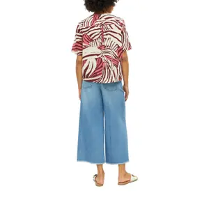 Blusa fluida em viscose misturada com franzidos e estampado integral gola redonda corte amplo mulher s.Oliver image-5