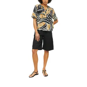 Blusa fluida em viscose misturada com franzidos e impressão integral senhora s.Oliver image-6