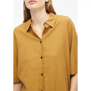 Blusa fluida de mangas cortas en lino mezclado con cuello de camisa mujer s.Oliver image-3
